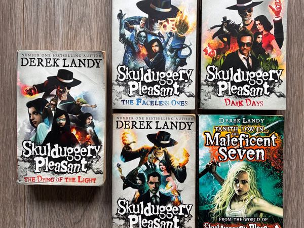 Skulduggery Pleasant Book Bundle (4 Books + 1 FREE - Main image
