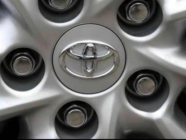 4 x Toyota Centre Caps - FREE POST - Main image