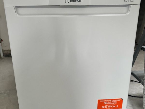 Indesit freestanding dishwasher - Main image