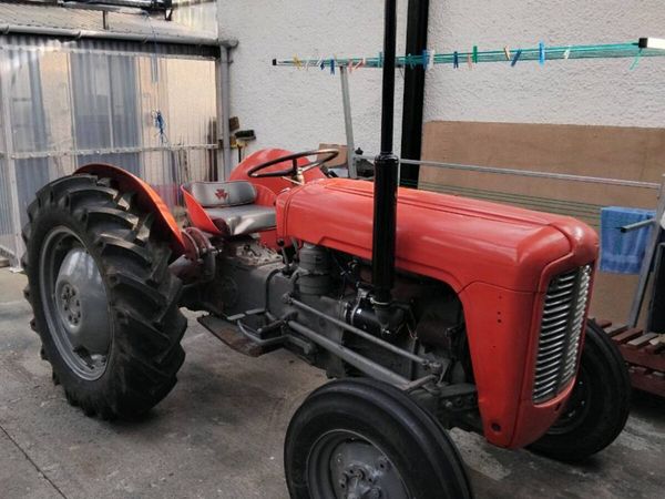 Vintage tractors - Main image