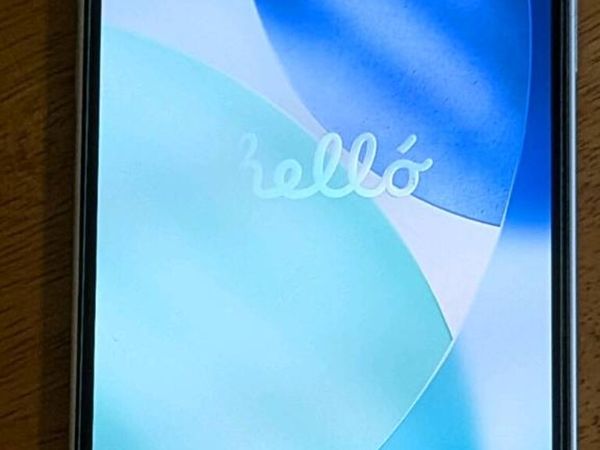 IPhone 12 in mint condition - Main image