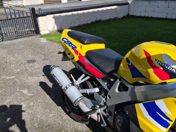 Honda fireblade 900RR - Main image