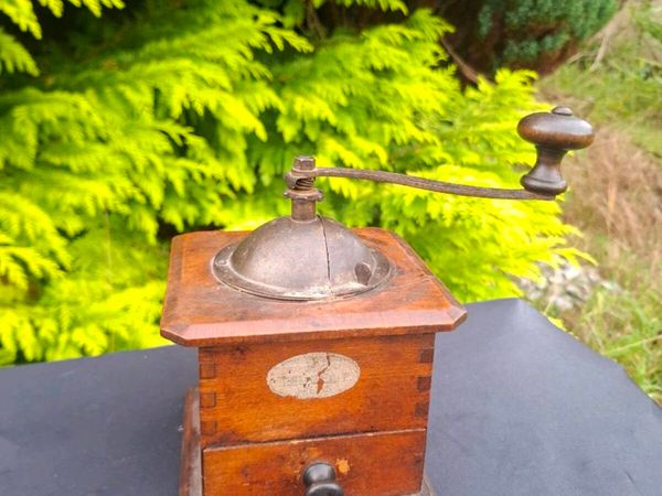 Old wood coffee grinder postage possible - Main image