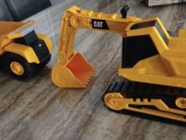 2 Caterpillar Toy Trucks - Main image