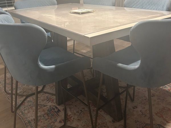 Table and chairs - Main image