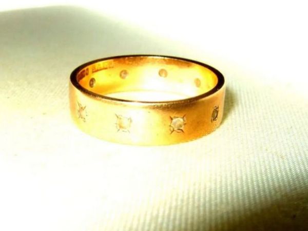 Vintage Hallmarked 9ct Gold/Diamond Ring - Main image