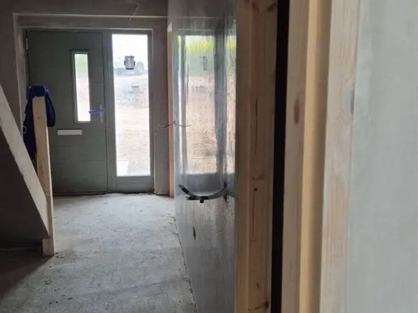 Plasterer available - Main image