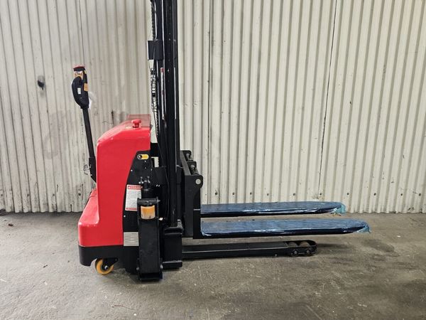 New Electric pallet stackers 4.5 M reach - Main image