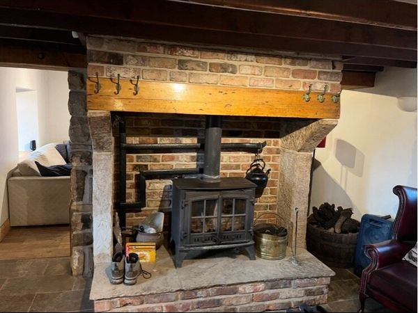 Stone fireplace - Main image