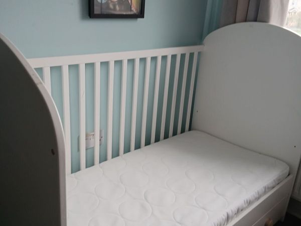 Childs cot - Main image