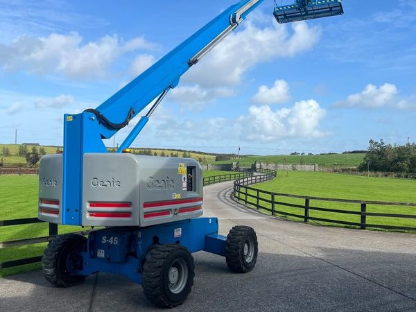Genie boom lift - Main image