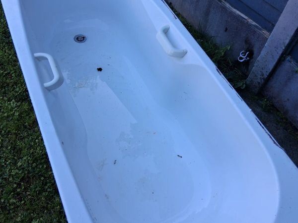 Fibreglass bath - Main image