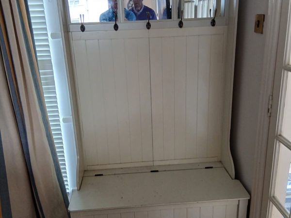 White unit - Main image