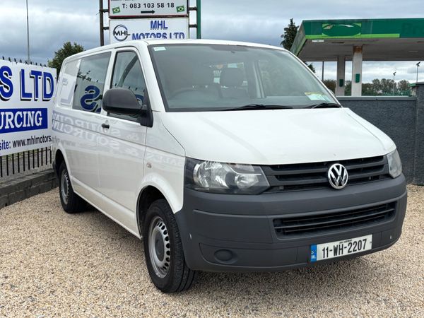 Volkswagen Transporter 2011 Crew Cab on book - Main image