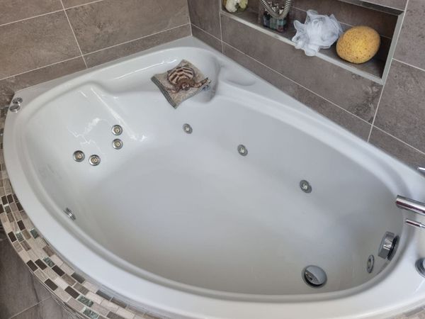 Corner Jacuzzi Bath - Main image