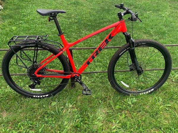 TREK Marlin 8 Mountain Bike - Size L - Pristine Excellent Condition - Main image