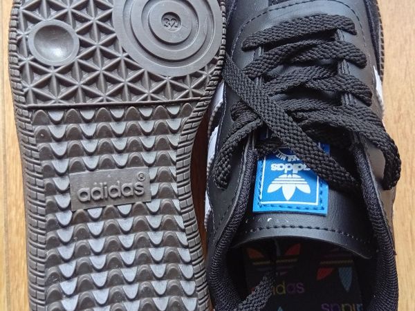 Shoe boys - Main image