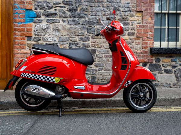 Vespa GTS300 Super 2025 - Main image