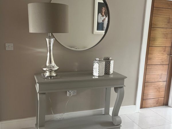 Shanleys Hall Table, Lamp, Mirror & Accessories - Main image