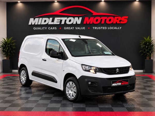 Peugeot Partner 2023 very small mileage - Main image