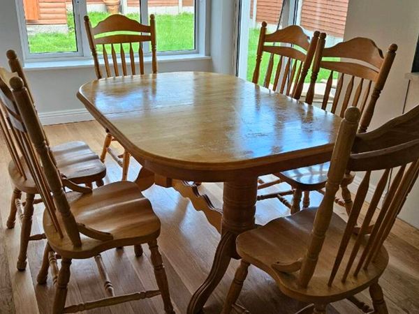 Table and 6 chairs - Main image