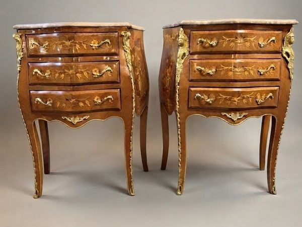 Pair of Mahogany and Kingwood Veneer Bombe Bedside Lockers / Nightstands - Main image
