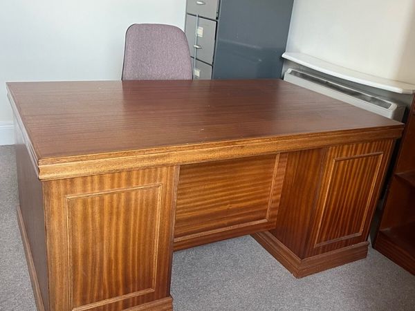 Executive desk - Main image
