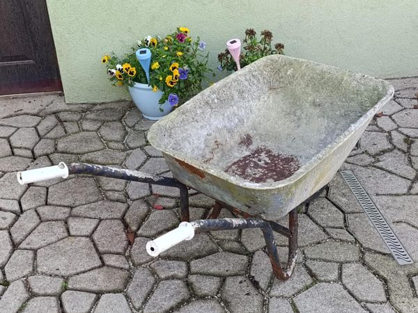 Heavy Duty Wheelbarrow. - Main image