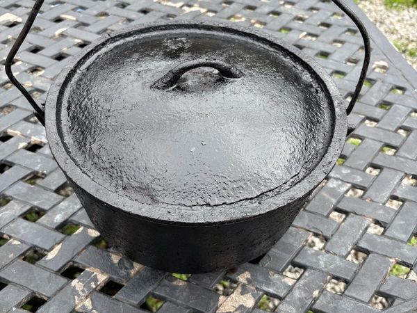 Old cash iron pot - Main image