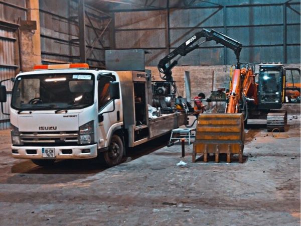 2010 Isuzu Forwarder 7.5T Rear Crane - Main image