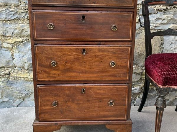 Georgian Mahogany Chest of Drawers. - Main image