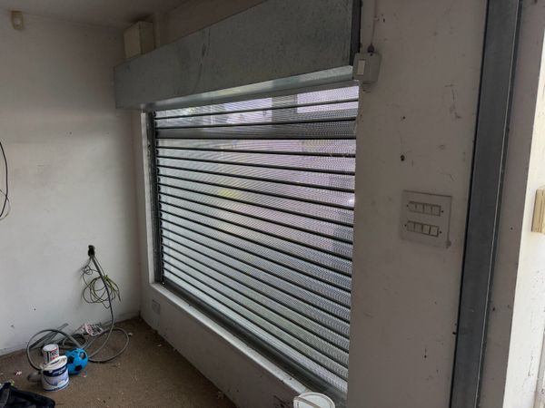 Shop windows and door shutters - Main image