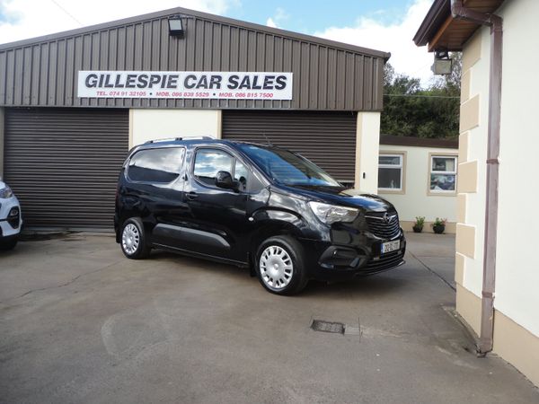 Opel Combo 2021 - Main image