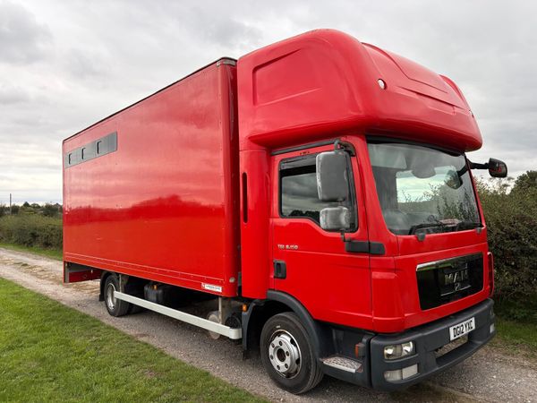 Man 7.5 ton 3 bay horse lorry - Main image