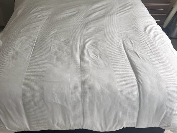 Free Kingsize bed - Main image