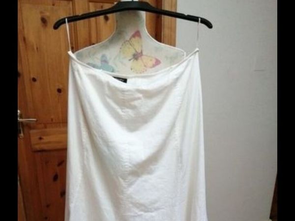 Betty Barclay white fully lined skirt, with side z - Main image