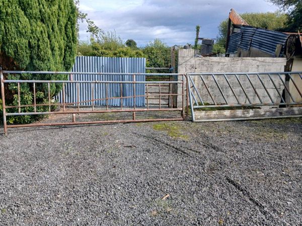 2 Heavy duty feeding barrier gates - Main image
