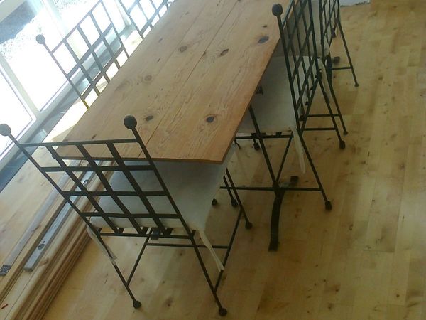 Table and chairs - Main image
