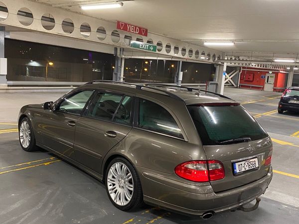Mercedes e200 sport wagon - Main image