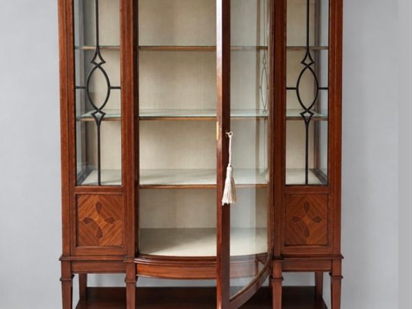 Edwardian Bow front Rosewood display cabinet - Main image