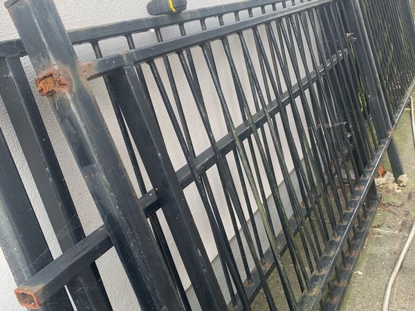 Iron railings - Main image