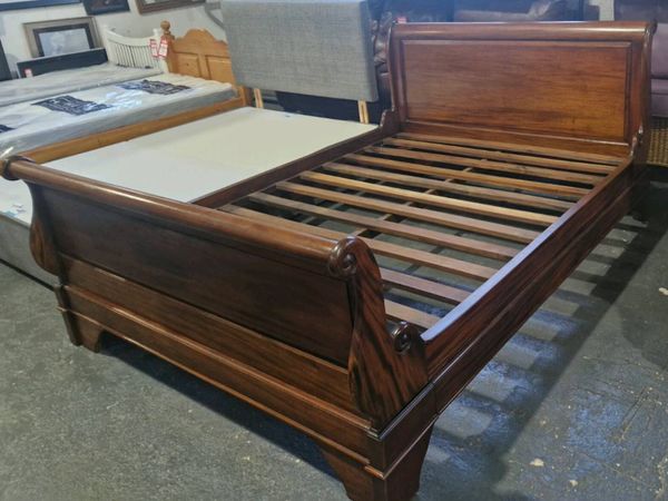 Beautiful solid mahogany sleigh bed - Main image