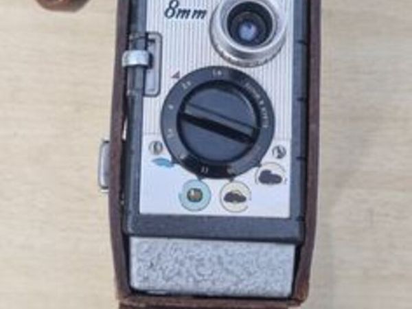 Bell & Howell 624 8mm cine camera - Main image