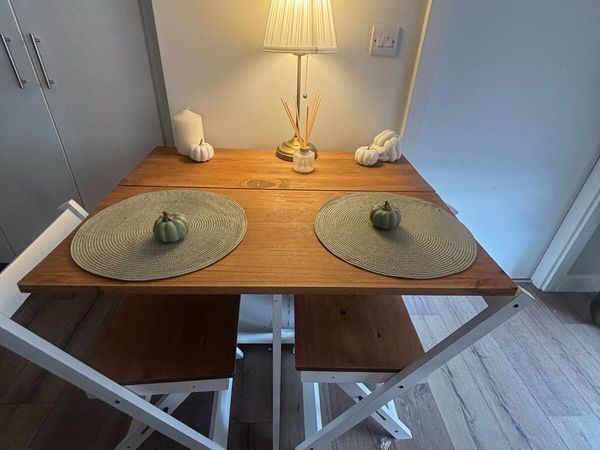 Space saving folding table + 2 chairs - Main image