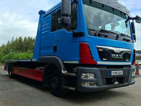 17 MAN RECOVERY TRUCK - Main image