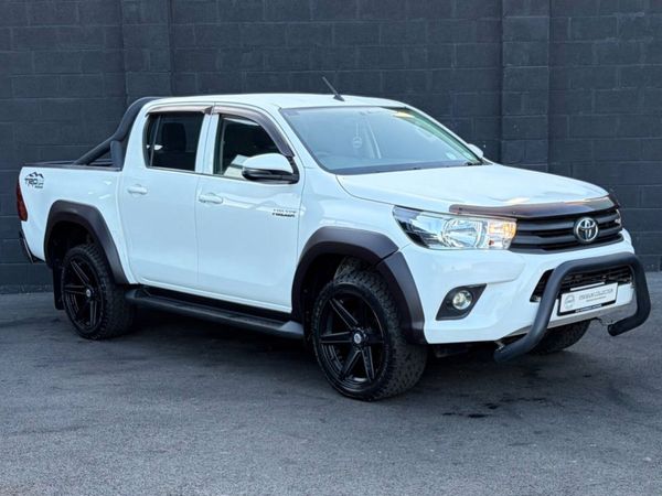 Toyota Hilux 2.4 D-4D Active DCAB 4WD 5DR - Main image