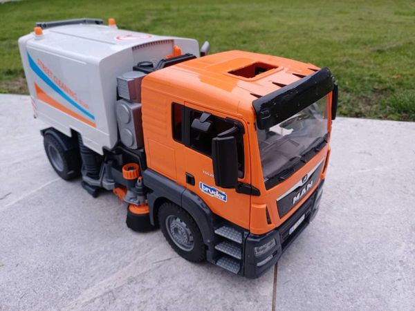 Bruder Street Sweeper Truck - Main image