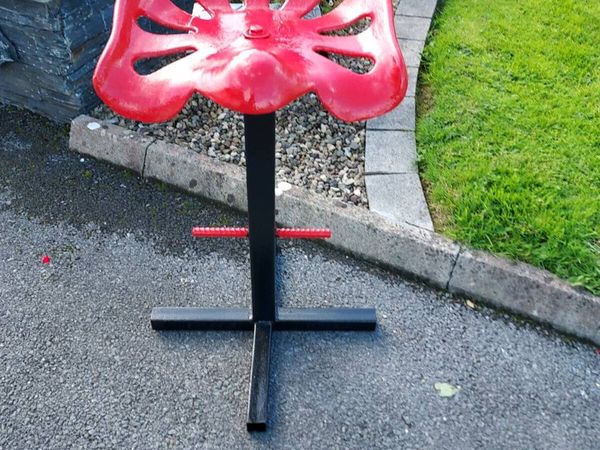 Cast iron stool - Main image