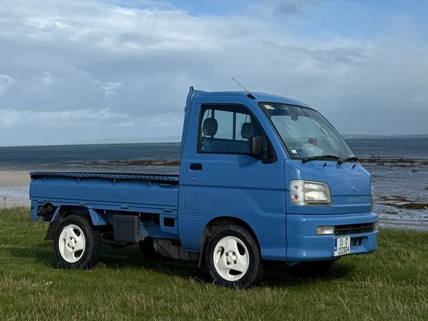 Twin Cam Daihatsu Hijet Kei Truck - Main image