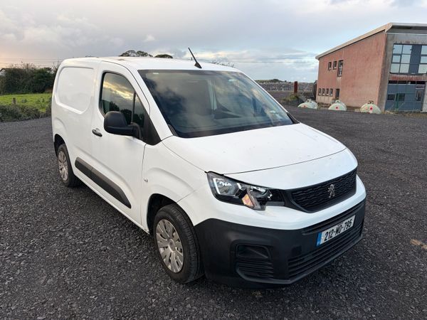 2021 Peugeot Partner , low mileage only 69,000km - Main image